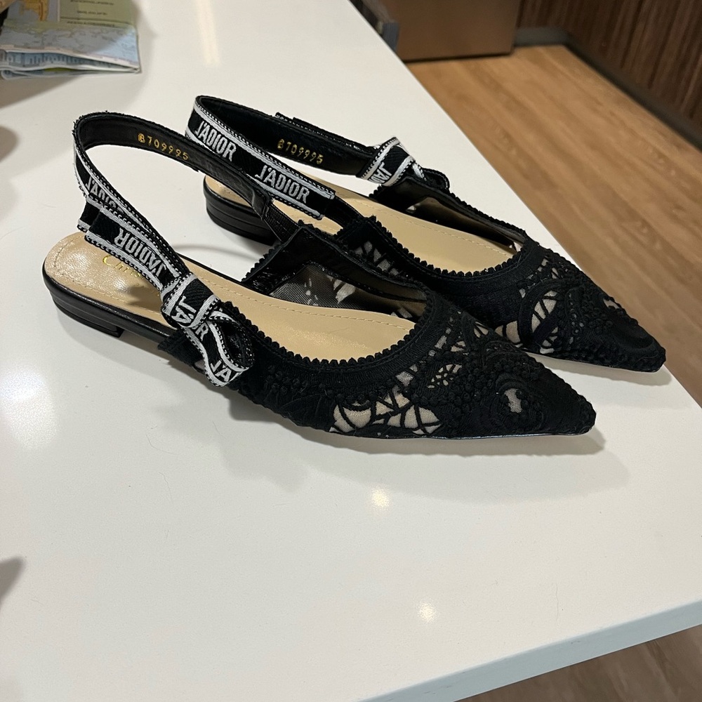 Flat pump black perfect condition size 8/8.5D